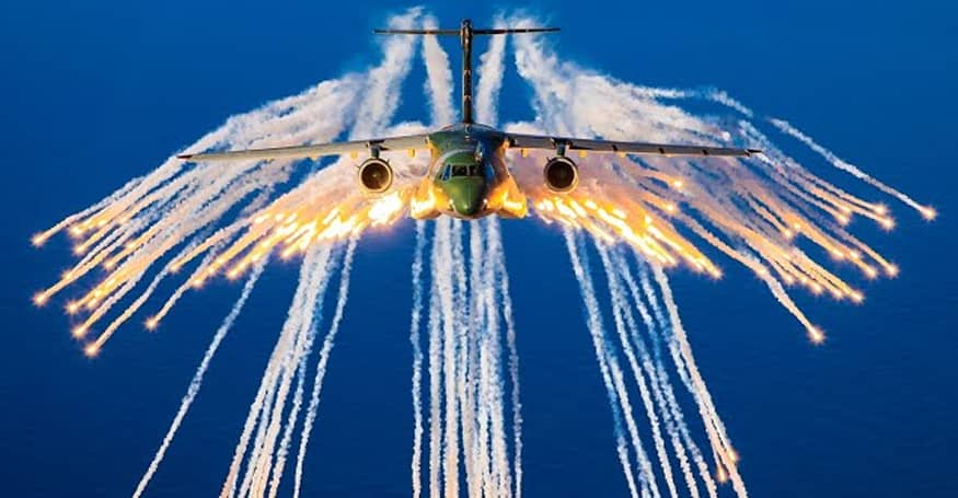 KC-390 Millennium testando dispensadores de chaff e flare